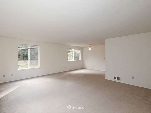 4th image of 80 E Wisteria Ln