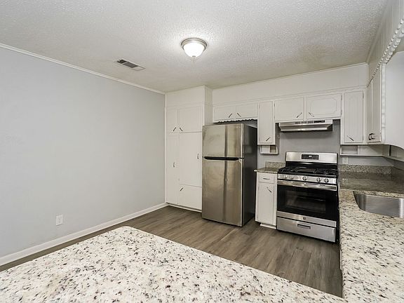 4th image of 3429 Falcon Dr
