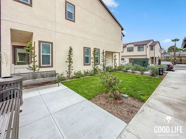7006 Solara Way — Photo 37
