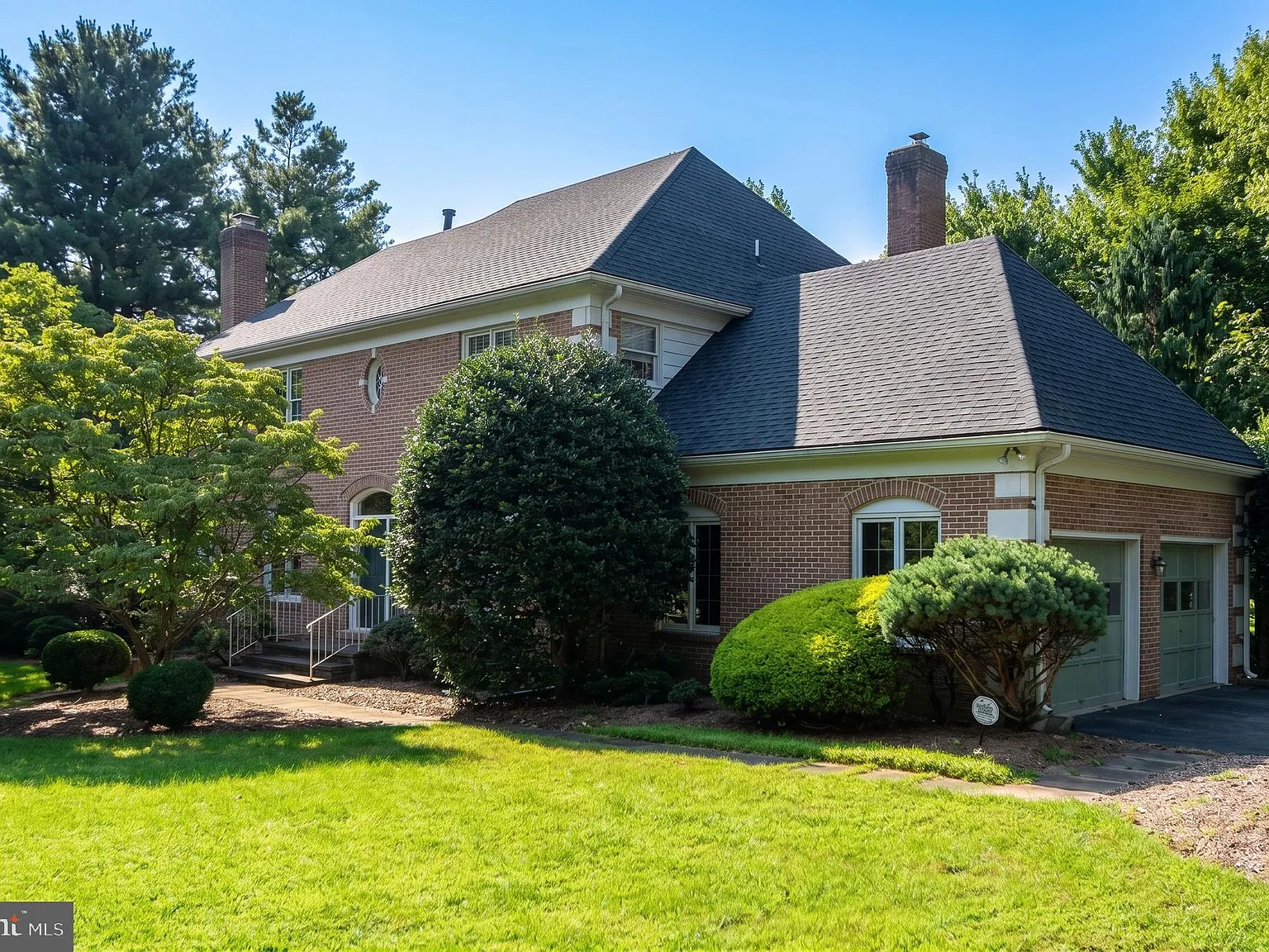 5 bed, 4.5 bath, 4405 sqft, $9,000 — Photo 3