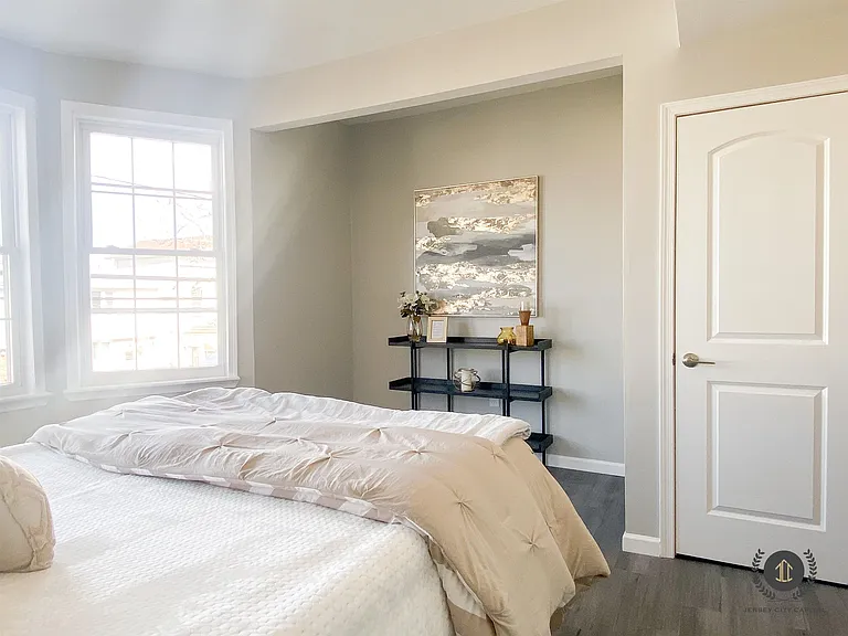 93 Roosevelt Ave #3L — Photo 8