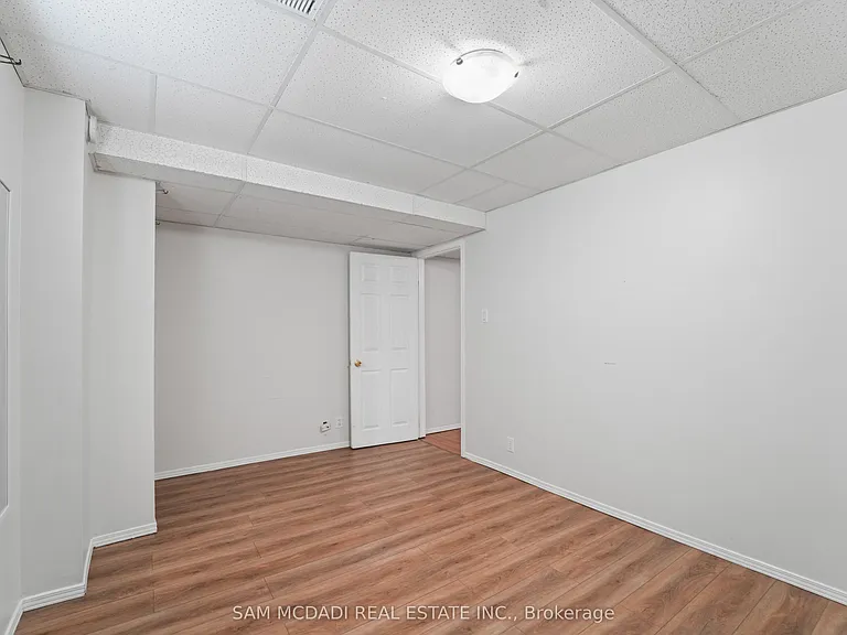 87 Rundle Cres — Photo 22