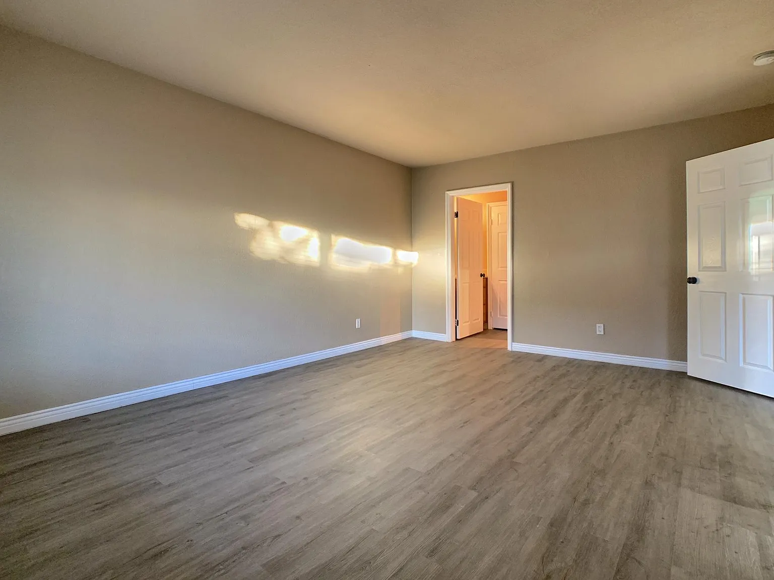 3 bed, 1298 sqft, $3,200 — Photo 3