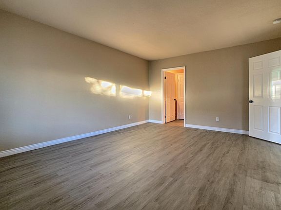 5th image of 1000 Estes St Unit 8