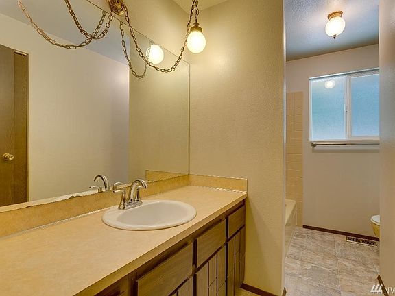 5th image of 16572 188th Ave NE