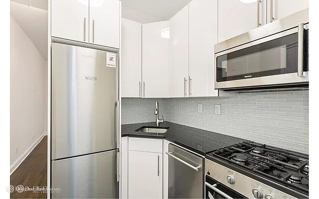 Rented by Douglas Elliman | media 7