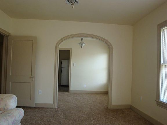 3rd image of 421 11th Ave N