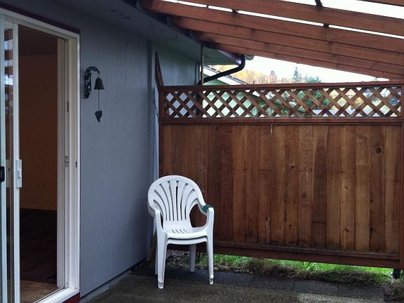 2nd image of 5004 Rainier Ave SE
