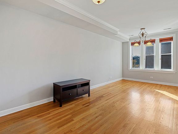 4th image of 538 W Belmont Ave APT 2S