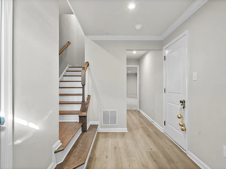 204 Station Dr — Photo 15