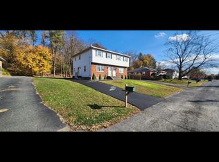 28 College View Dr #A, Albany, NY 12211