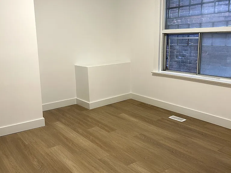 1293 Gerrard St E #1 — Photo 12