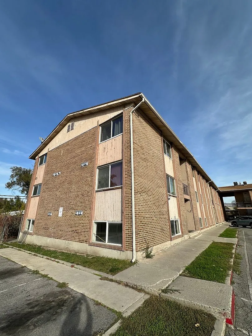 Get $500 Off The First Months Rent — Photo 2
