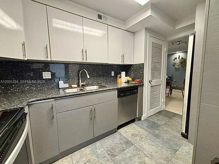 301 Golden Isles Dr #406 — Photo 4