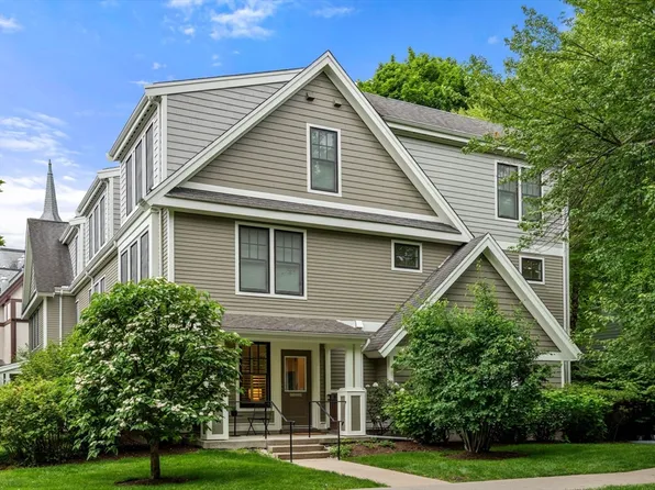 99 Crowninshield Rd Unit 99, Brookline, MA 02446