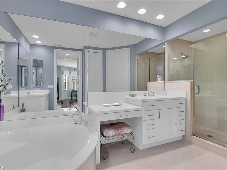 6413 Legacy Cir #1602 — Photo 23