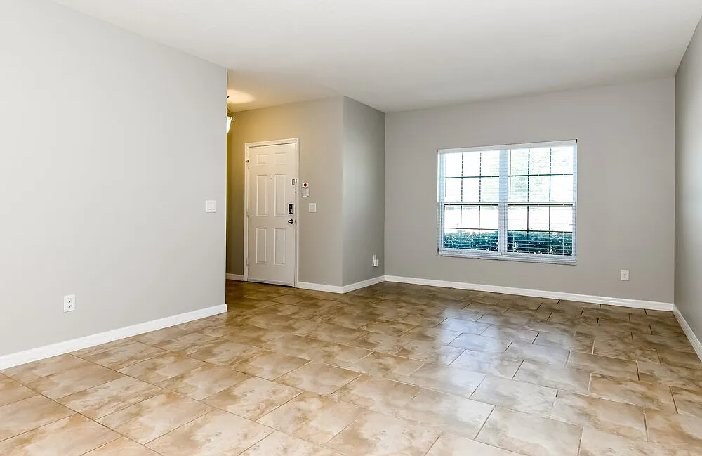 4 bed, 2.0 bath, 1972 sqft, $2,265 — Photo 4