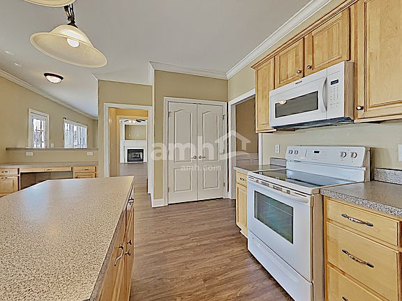 4th image of 2710 Marilyn Ct
