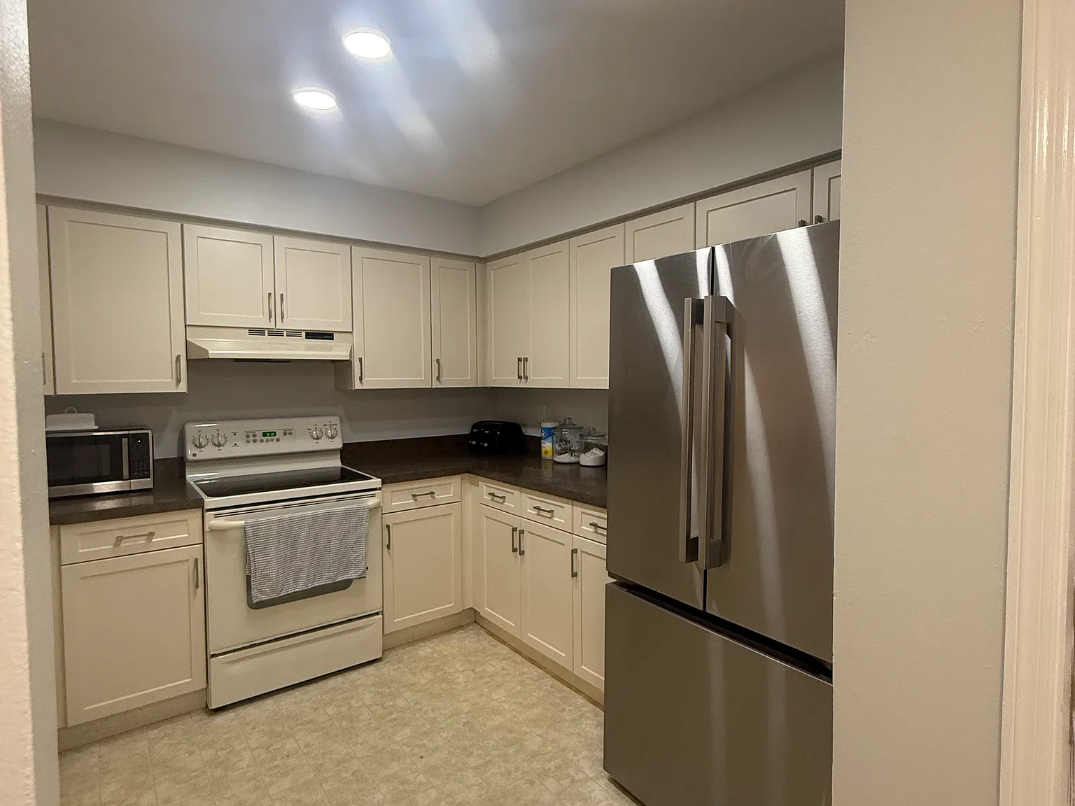 2 bed, 900 sqft, $2,050 — Photo 4