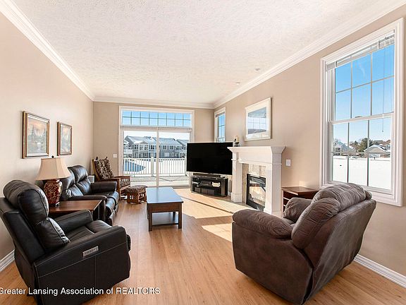2nd image of 10853 Canterbury Ln