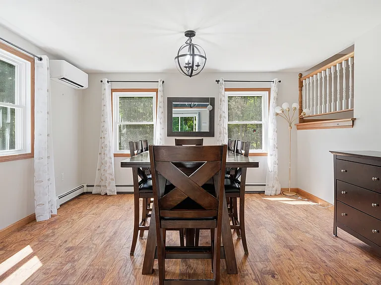 Dining room on level 1
