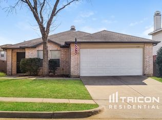 537 Linacre Dr, Crowley, TX 76036