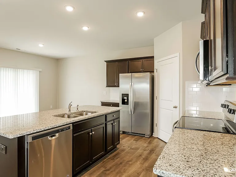 628 Birchhead Dr — Photo 2