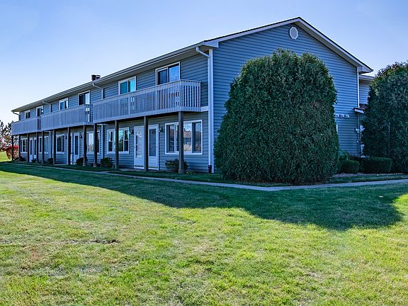 4th image of 17409 W Chestnut Ln #B