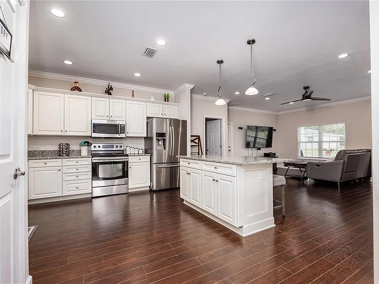5504 NW 34th St — Photo 16