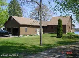 98 Fishermans Cv, Crown Point, NY 12928