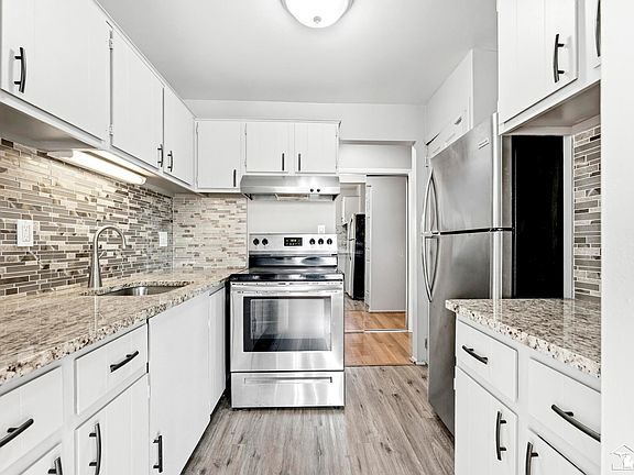 5th image of 30200 Southfield Rd