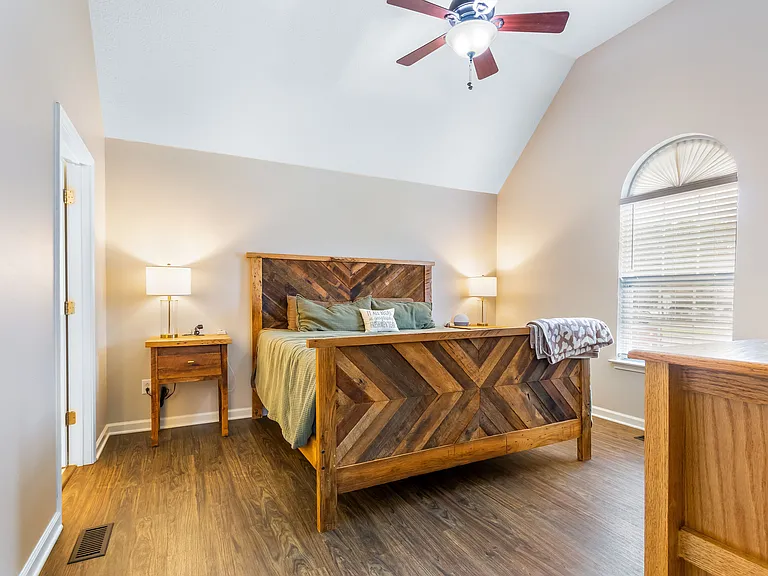 2423 Sawmill St — Photo 15