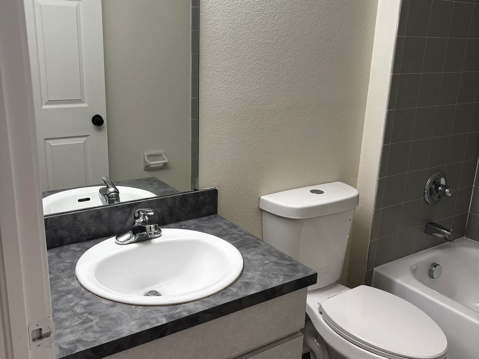 3 bed, 1146 sqft, $1,950 — Photo 4