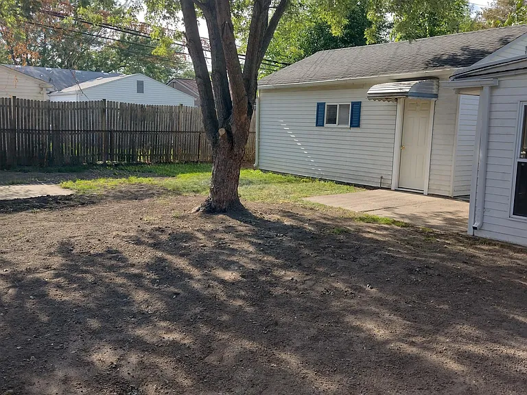 8211 Carrousel Blvd — Photo 25
