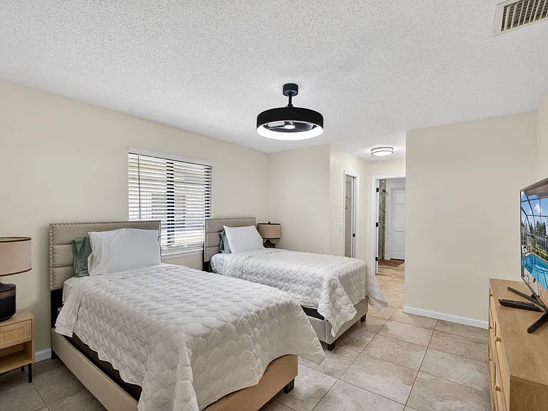 168 Thornton Dr — Photo 35