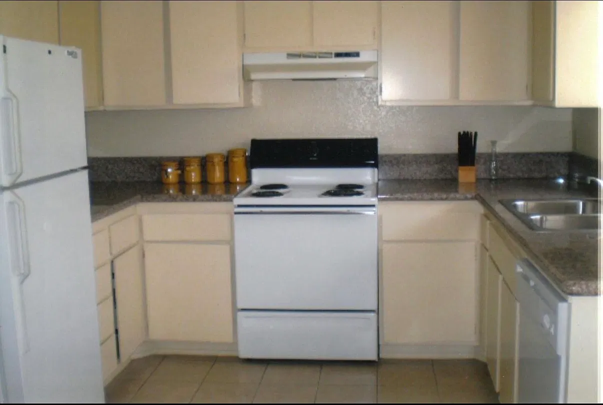 2 bed, 800 sqft, $1,895 — Photo 1