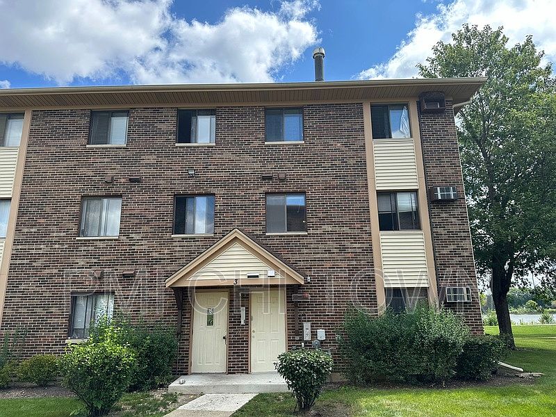 1st image of 3 Echo Ct APT 5