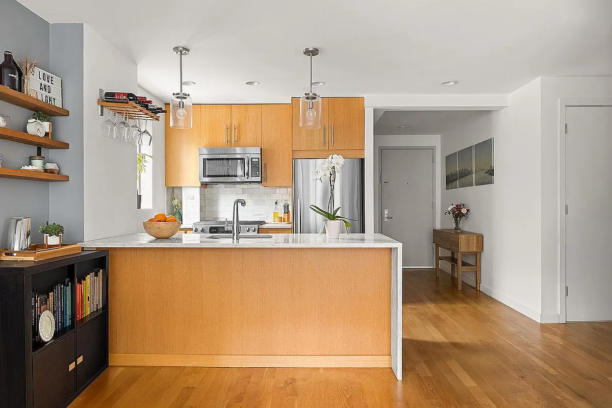 823 Classon Ave APT 4B photo 1