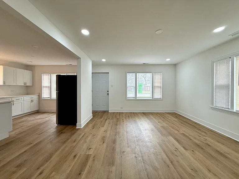 14916 Langley Ave — Photo 5