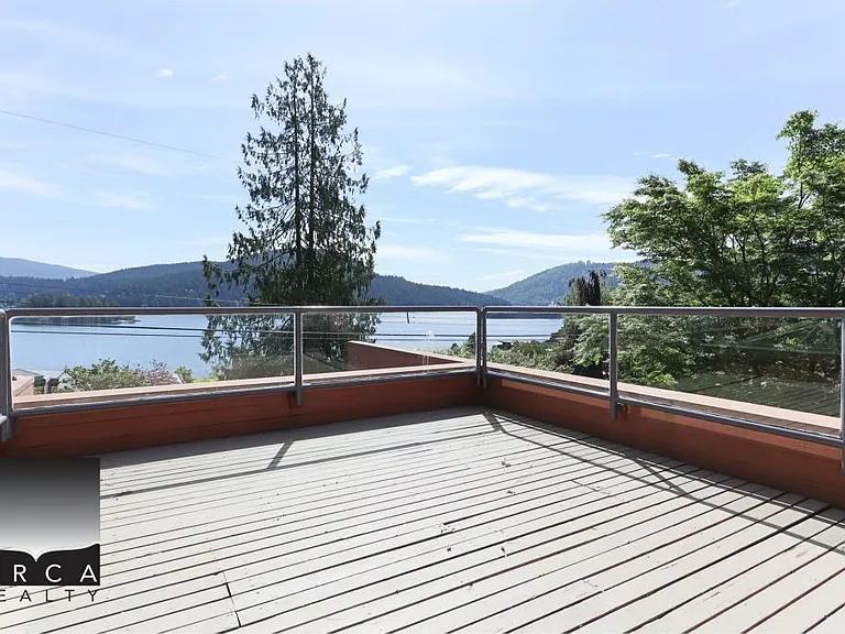 687 Beachview Dr — Photo 33