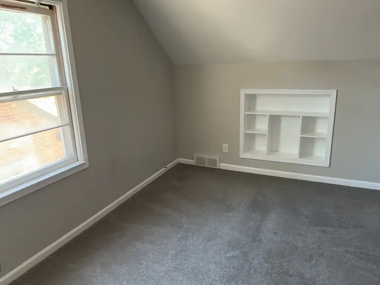 1552 Robindale St — Photo 4