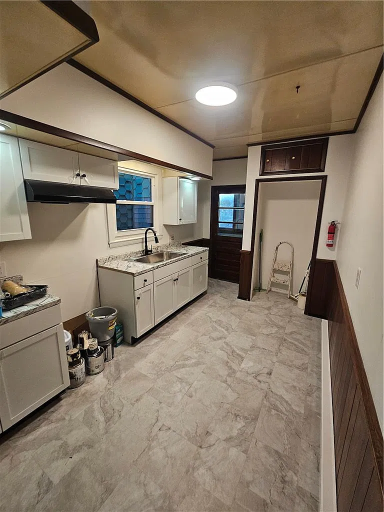 3 bed, 1.0 bath, 1050 sqft, $1,000 — Photo 4