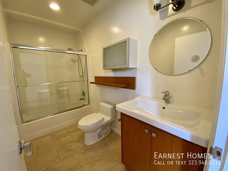2577 S Bundy Dr — Photo 21