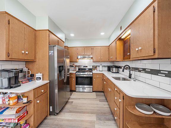 5th image of 728 Devon St
