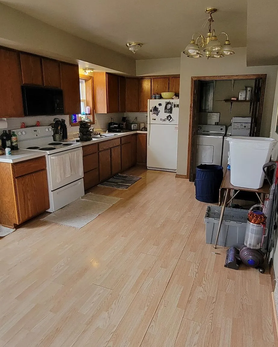 3 bed, 1300 sqft, $1,700 — Photo 2