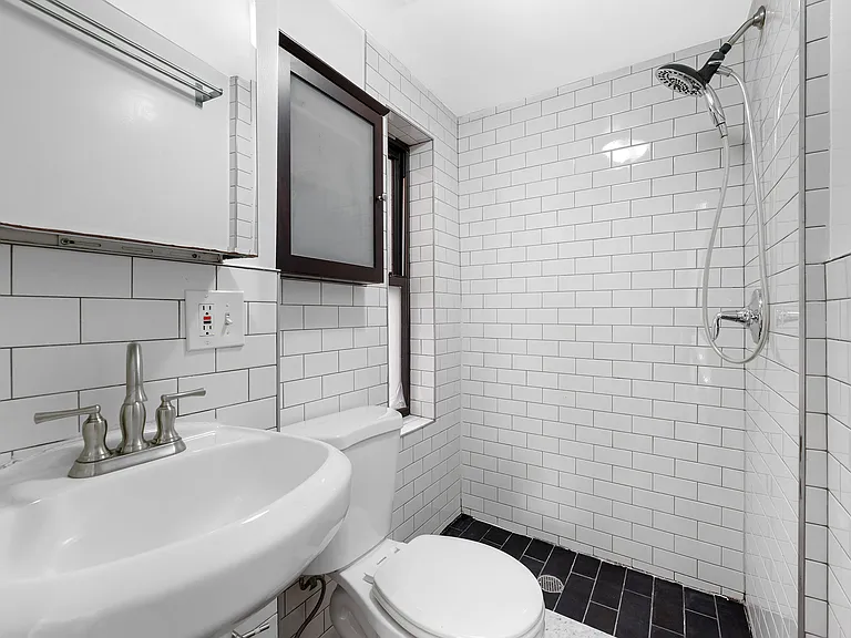 207 Madison St #5 — Photo 5