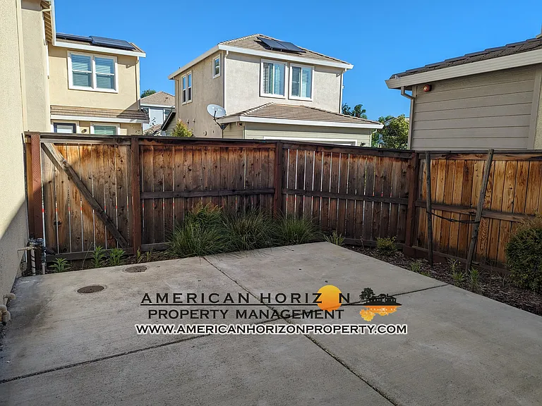 4849 Holden Dr — Photo 18