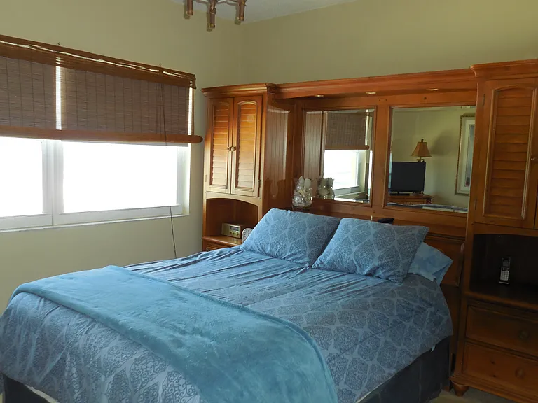 880 Mandalay Ave — Photo 5