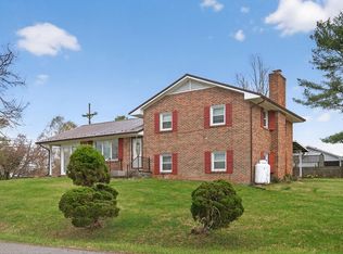 21 Highland Park Dr, Hillsville, VA 24343