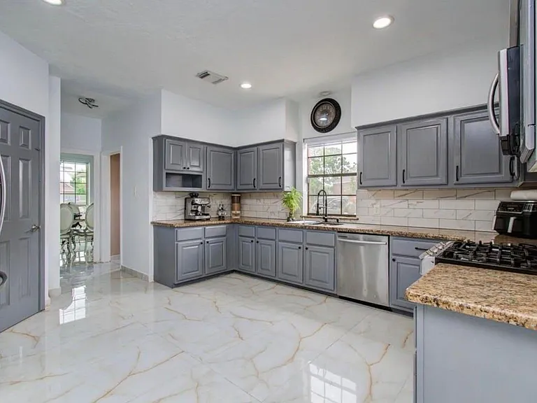 7826 Granite Ridge Ln — Photo 23